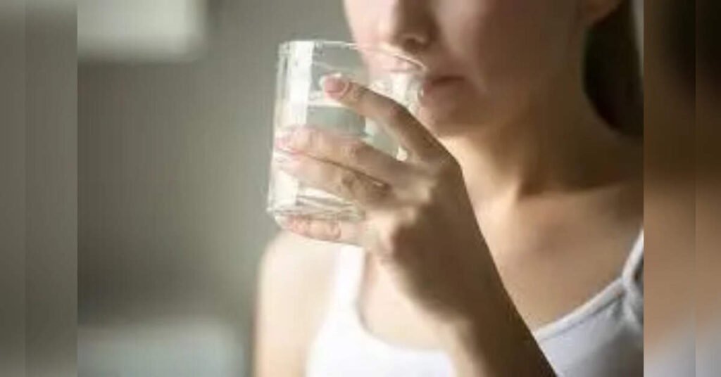Drinking more water alone may not prevent repeat kidney stones: Lancet Study, ETHealthworld Drinking more water alone may not prevent repeat kidney stones: Lancet Study, ETHealthworld
