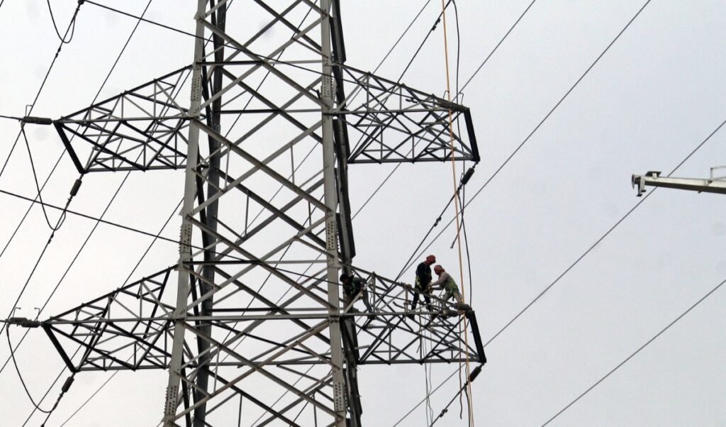 Gurugram Power Outage | भीषण पावर कट के बाद बिजली सप्लाई पूरी तरह बहाल! ट्रांसफॉर्मर में ब्लास्ट से ठप हुई थी रैपिड मेट्रो और कई इलाके