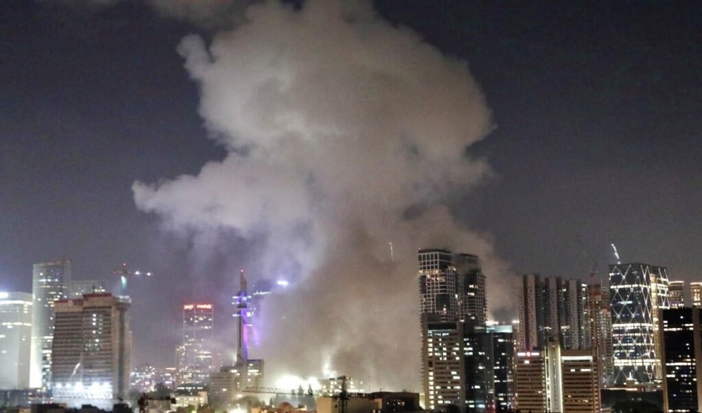 Hormuz में तनाव चरम पर, Iran ने दी Warning- हमारे जहाजों को छुआ तो होगा बड़ा हमला Hormuz में तनाव चरम पर, Iran ने दी Warning- हमारे जहाजों को छुआ तो होगा बड़ा हमला