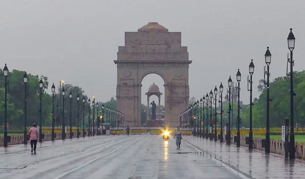 IMD Weather Alert: दिल्ली-यूपी समेत 19 राज्यों में दिखेगा मौसम का रौद्र रूप, रहें सावधान IMD Weather Alert: दिल्ली-यूपी समेत 19 राज्यों में दिखेगा मौसम का रौद्र रूप, रहें सावधान