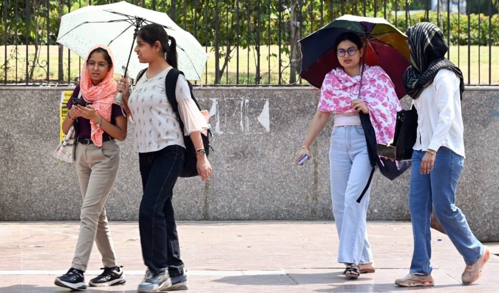 IMD की बड़ी भविष्यवाणी: North India को Heatwave से मिलेगी राहत, लेकिन आंधी-बारिश का अलर्ट! IMD की बड़ी भविष्यवाणी: North India को Heatwave से मिलेगी राहत, लेकिन आंधी-बारिश का अलर्ट!