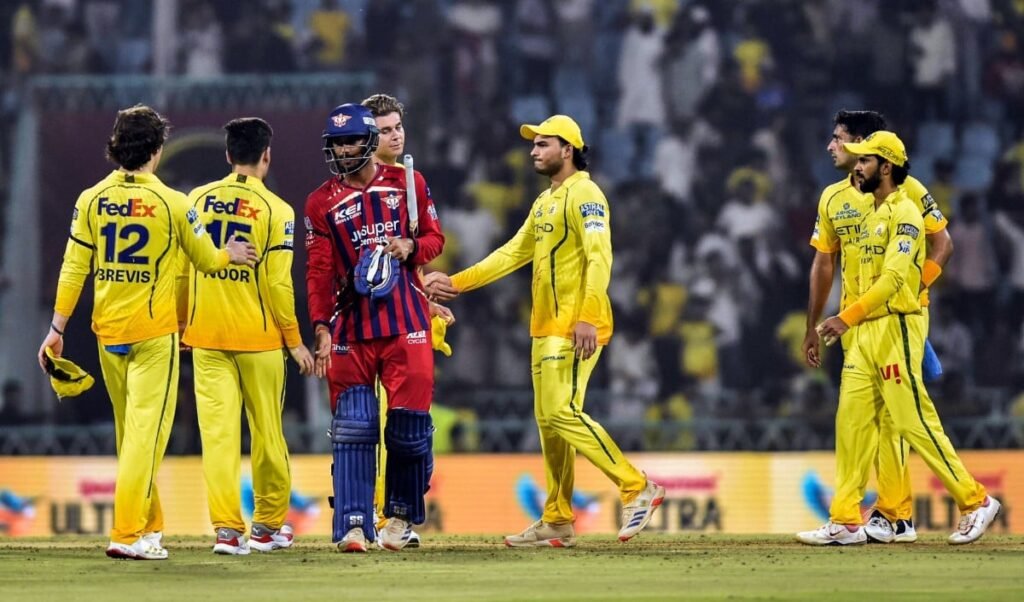 IPL Playoffs की रेस में Chennai Super Kings को बड़ा झटका, Lucknow ने बुरी तरह हराया