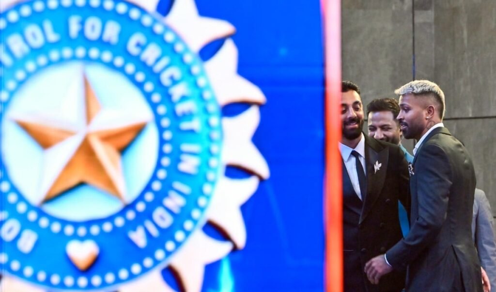 IPL में 'Girlfriend Culture' पर BCCI का सख्त एक्शन? अब सिर्फ पत्नियां ही जा सकेंगी साथ!