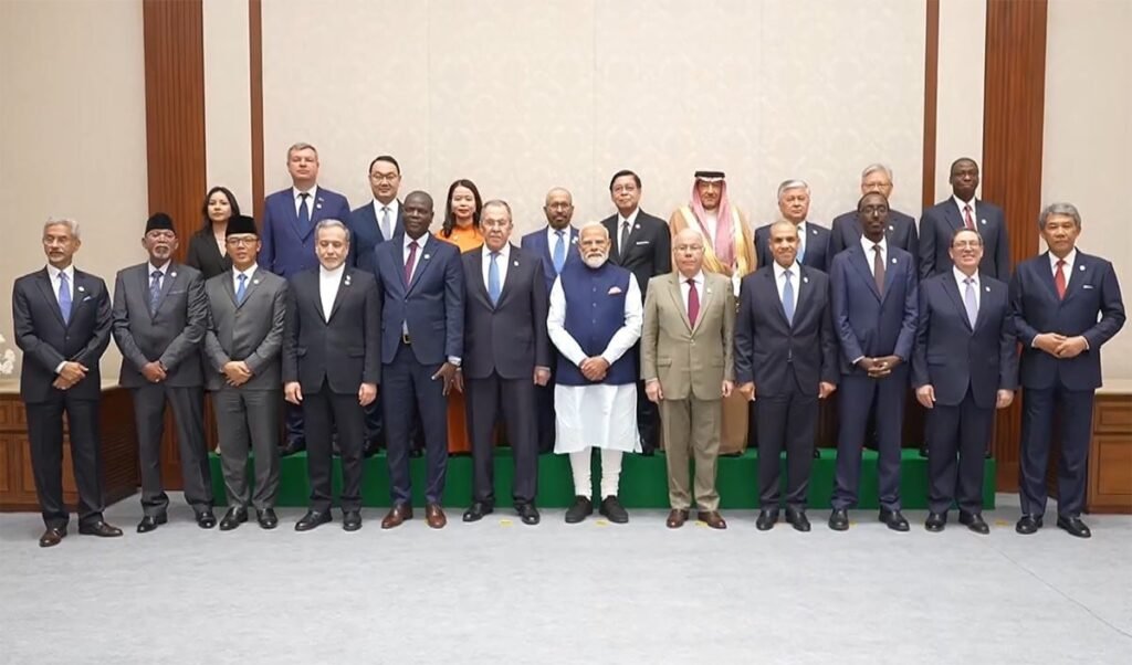 India, Russia और Iran ने मिलाया हाथ, जानिये BRICS Foreign Ministers Meeting में क्या कुछ हुआ खास India, Russia और Iran ने मिलाया हाथ, जानिये BRICS Foreign Ministers Meeting में क्या कुछ हुआ खास