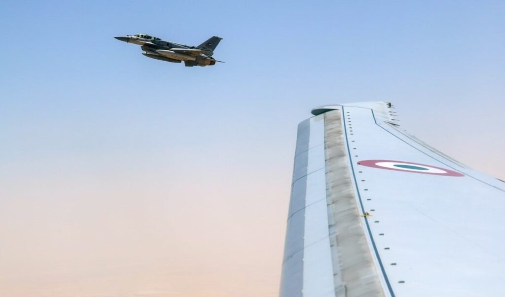 India-UAE दोस्ती की नई मिसाल, PM Modi के विमान को F-16 फाइटर जेट्स ने किया एस्कॉर्ट India-UAE दोस्ती की नई मिसाल, PM Modi के विमान को F-16 फाइटर जेट्स ने किया एस्कॉर्ट