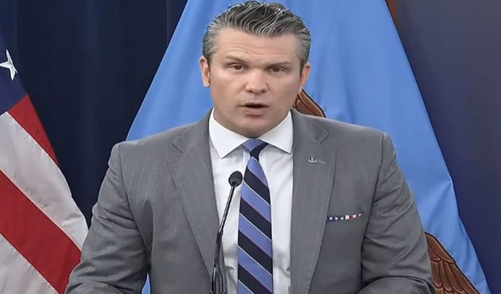 Iran से बातचीत के बीच America की खुली चेतावनी, Pete Hegseth बोले- जंग के लिए पूरी तरह तैयार Iran से बातचीत के बीच America की खुली चेतावनी, Pete Hegseth बोले- जंग के लिए पूरी तरह तैयार