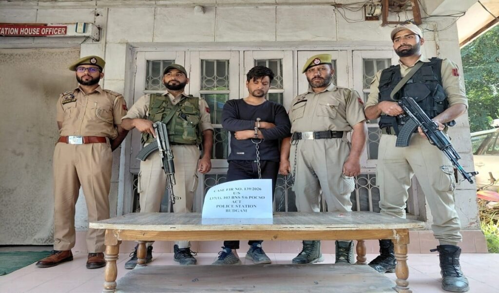 J&K: Budgam Police का बड़ा खुलासा, गलवानपोरा नाबालिग Murder Case में आरोपी की पहचान उजागर J&K: Budgam Police का बड़ा खुलासा, गलवानपोरा नाबालिग Murder Case में आरोपी की पहचान उजागर