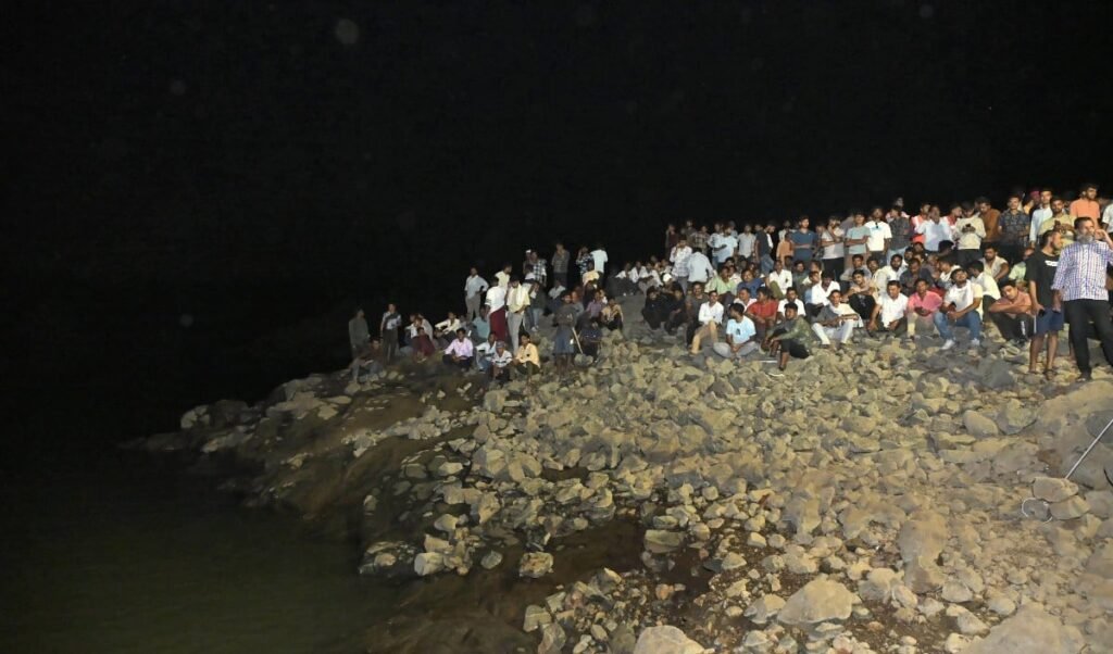 Jabalpur Cruise Accident | मध्य प्रदेश के जबलपुर में क्रूज़ बोट पलटने से छह की मौत, 15 को बचाया गया, बचाव अभियान जारी