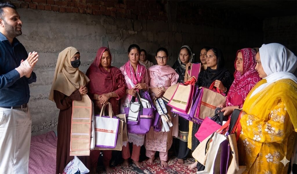 Jammu-Kashmir में महिलाओं को आत्मनिर्भर बना रहा कौशल प्रशिक्षण अभियान, बदल रही ग्रामीण महिलाओं की जिंदगी