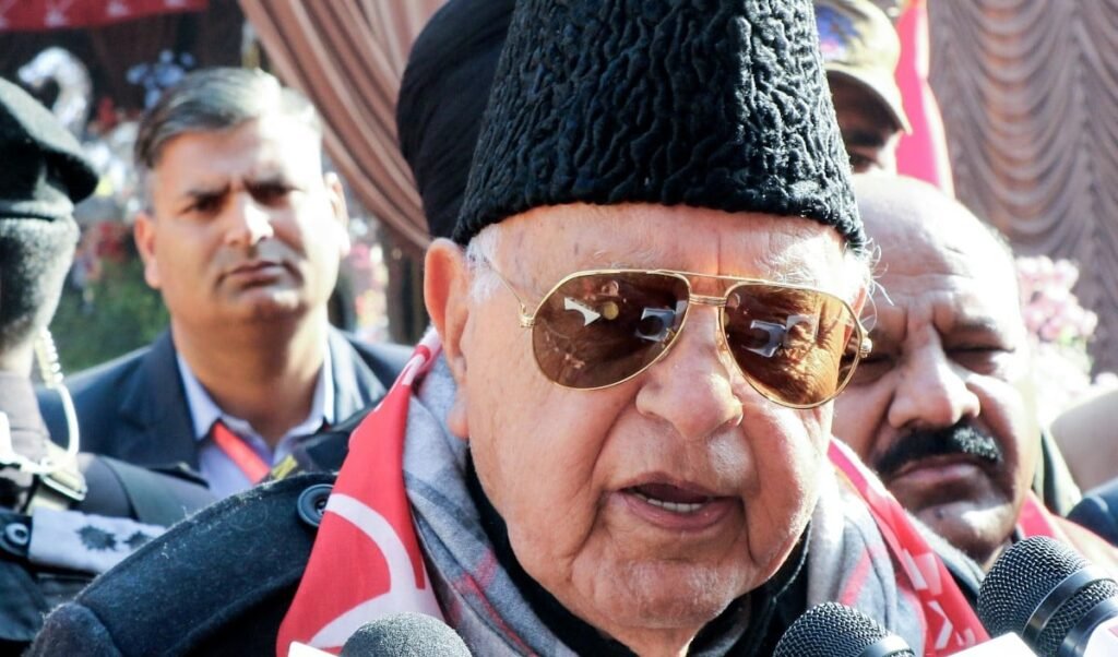 Jammu and Kashmir का राज्य का दर्जा बहाल करने में हो रही देरी पर भड़के Farooq Abdullah, केंद्र को याद दिलाए वादे
