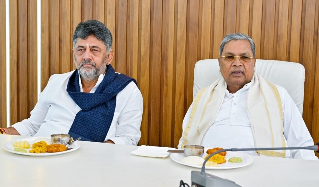 Karnataka Politics Live Updates: सिद्धारमैया दे सकते हैं इस्तीफा, डीके शिवकुमार बनेंगे नए मुख्यमंत्री? Karnataka Politics Live Updates: सिद्धारमैया दे सकते हैं इस्तीफा, डीके शिवकुमार बनेंगे नए मुख्यमंत्री?