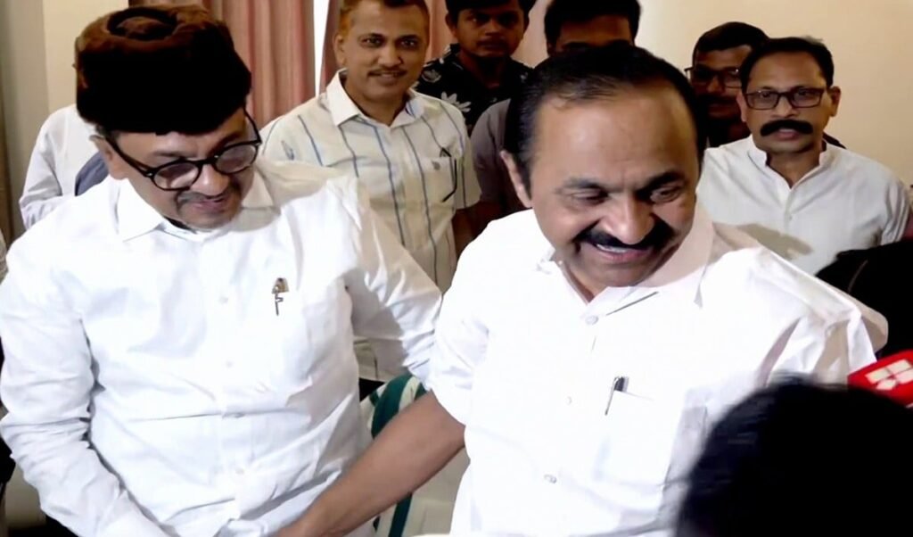 Kerala CM पर BJP का हमला: Congress ने मुस्लिम लीग, जमात-ए-इस्लामी के आगे घुटने टेके
