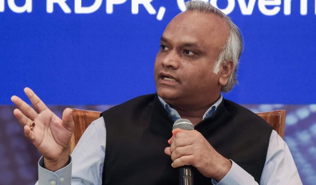 Kerala CM पर घमासान: Priyank Kharge का BJP पर पलटवार, हमारे आंतरिक मामले में इतनी दिलचस्पी क्यों?