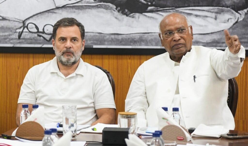 Kerala CM पर सस्पेंस जारी, Rahul Gandhi ने की Kharge से मीटिंग, क्या आज होगा नाम का ऐलान? Kerala CM पर सस्पेंस जारी, Rahul Gandhi ने की Kharge से मीटिंग, क्या आज होगा नाम का ऐलान?