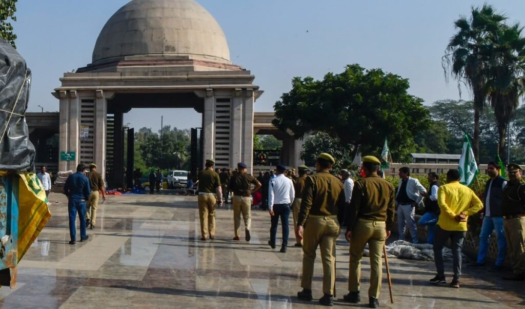 Labour Day पर नोएडा में ‘हाई अलर्ट’! भारी सुरक्षा बल तैनात और धारा 163 लागू, हिंसा के बाद पुलिस सख्त