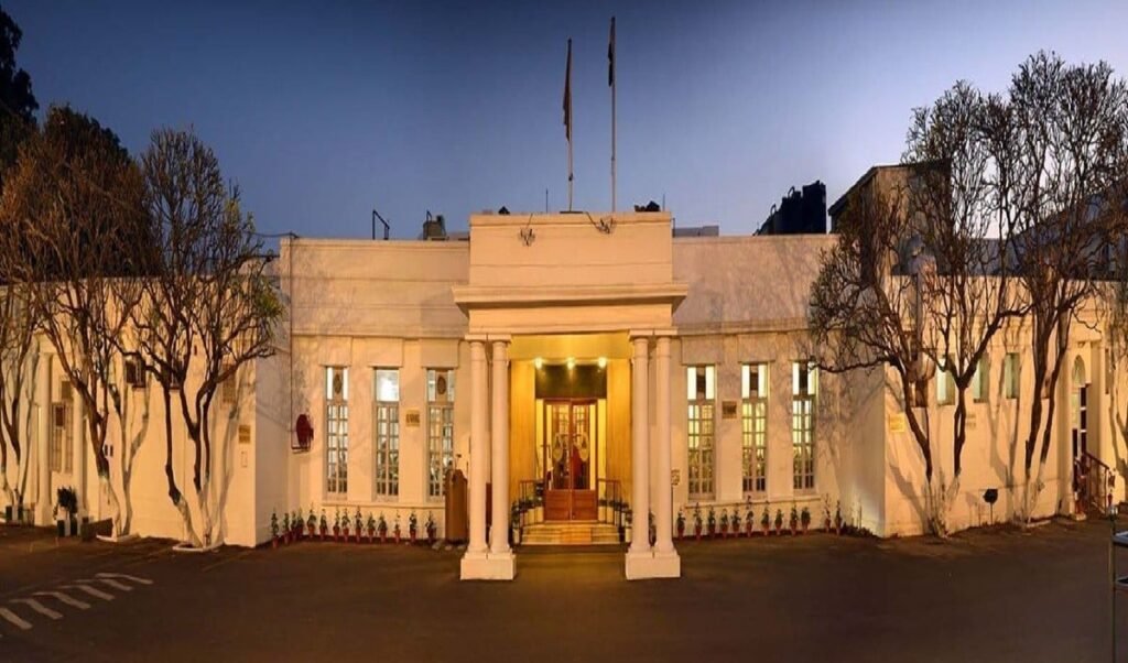 Lutyens’ Delhi में सरकार का बड़ा एक्शन, Delhi Gymkhana Club को 5 जून तक खाली करने का फरमान Lutyens’ Delhi में सरकार का बड़ा एक्शन, Delhi Gymkhana Club को 5 जून तक खाली करने का फरमान