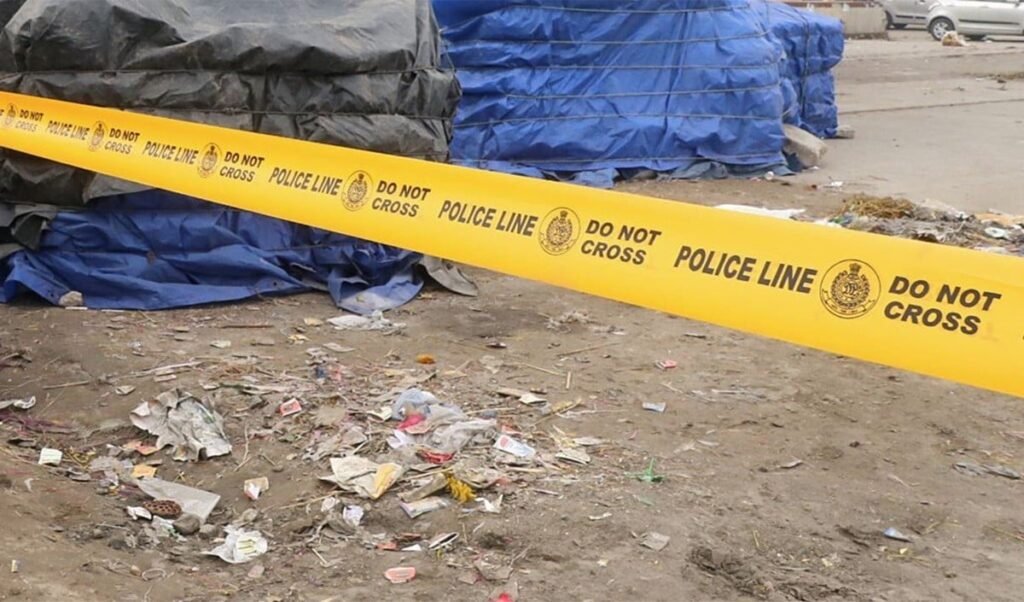 Maharashtra Horror: शादी से लौट रहे परिवार पर टूटा कहर, Palghar में भीषण सड़क हादसे ने लीं 12 जानें।