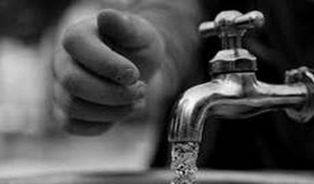 Mumbai Water Crisis: जलाशयों में सिर्फ 23% पानी, BMC ने लगाया 10% का Water Cut, Mumbaikars की बढ़ी टेंशन Mumbai Water Crisis: जलाशयों में सिर्फ 23% पानी, BMC ने लगाया 10% का Water Cut, Mumbaikars की बढ़ी टेंशन