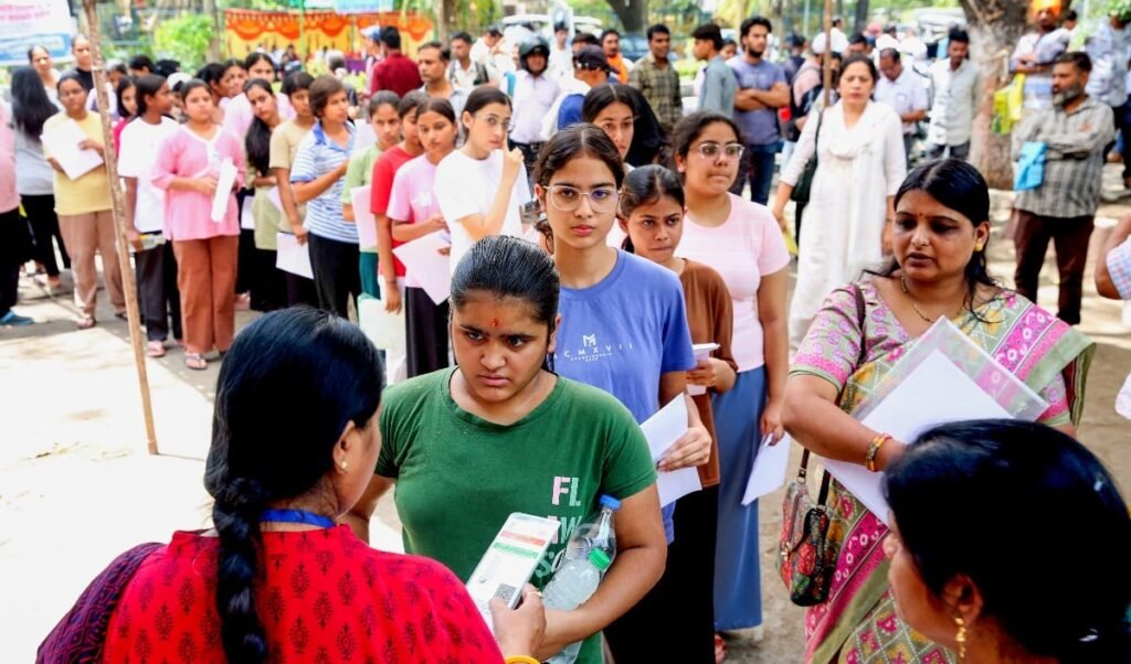 NEET 2026 Paper Leak Controversy | राजस्थान में मिला हूबहू Guess Paper, अब 600 अंकों के सवाल मिलने का दावा
