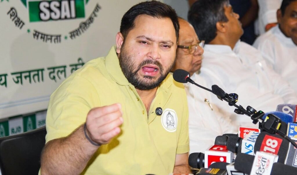 NEET Paper Leak पर गरजे Tejashwi Yadav, बोले- ‘सरकार अपराधियों को संरक्षण दे रही है’ NEET Paper Leak पर गरजे Tejashwi Yadav, बोले- ‘सरकार अपराधियों को संरक्षण दे रही है’