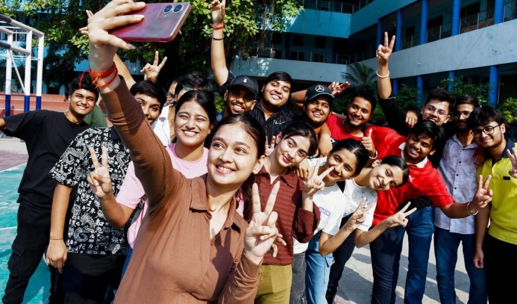 NEP का असर! CBSE 12वीं में रट्टाफिकेशन खत्म, Competency-Based सवालों ने घटाया छात्रों का पास प्रतिशत NEP का असर! CBSE 12वीं में रट्टाफिकेशन खत्म, Competency-Based सवालों ने घटाया छात्रों का पास प्रतिशत