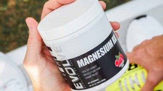 Nutritionist shares 3 signs of having low magnesium levels: Anxiety, muscle cramps, and… Nutritionist shares 3 signs of having low magnesium levels: Anxiety, muscle cramps, and…