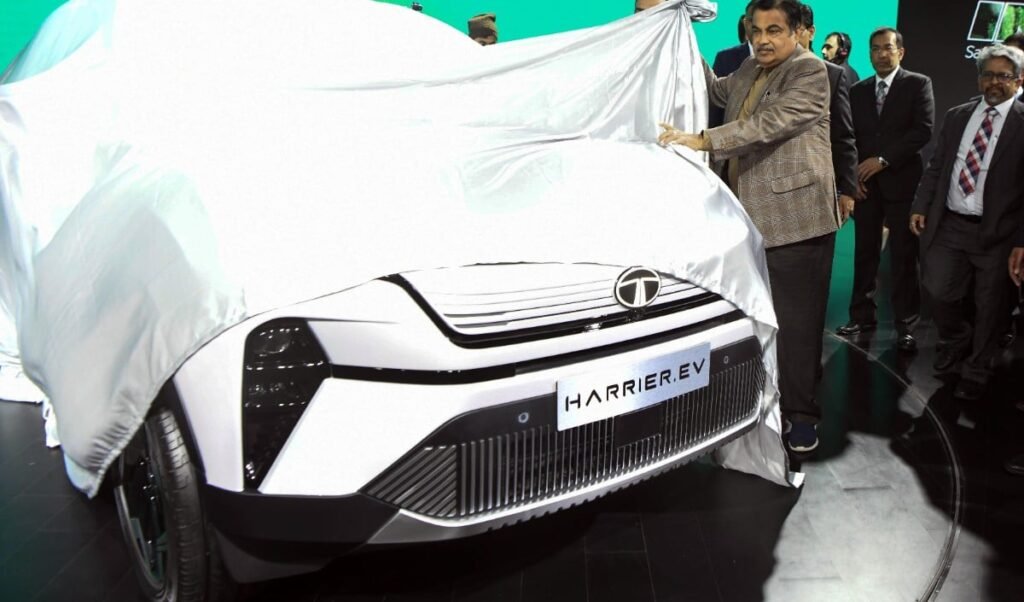 PM Modi की अपील का असर, India में EV Market का बूम, 70% बढ़ी Electric Vehicles की बिक्री