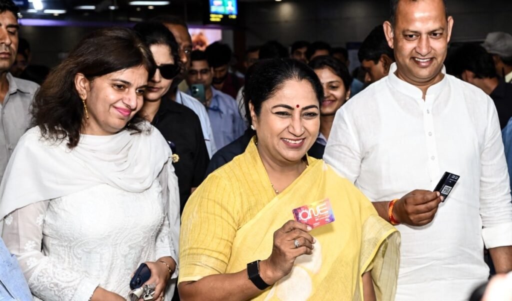 PM Modi की अपील पर CM Rekha Gupta का बड़ा Action, Delhi में शुरू हुआ ‘Metro Monday’ अभियान PM Modi की अपील पर CM Rekha Gupta का बड़ा Action, Delhi में शुरू हुआ ‘Metro Monday’ अभियान