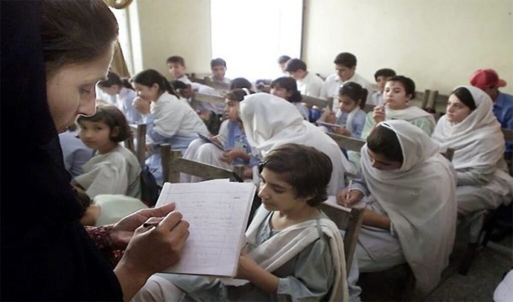 Pakistan के Punjab में Education Crisis, Privatization से हजारों सरकारी स्कूलों पर लगा ताला