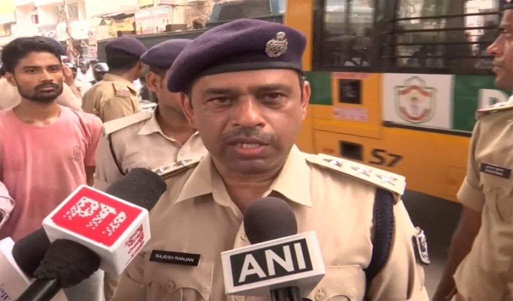 Patna में BPSC TRE 4.0 अभ्यर्थियों पर Police का एक्शन, सड़क पर घसीटकर हिरासत में लिया गया Patna में BPSC TRE 4.0 अभ्यर्थियों पर Police का एक्शन, सड़क पर घसीटकर हिरासत में लिया गया