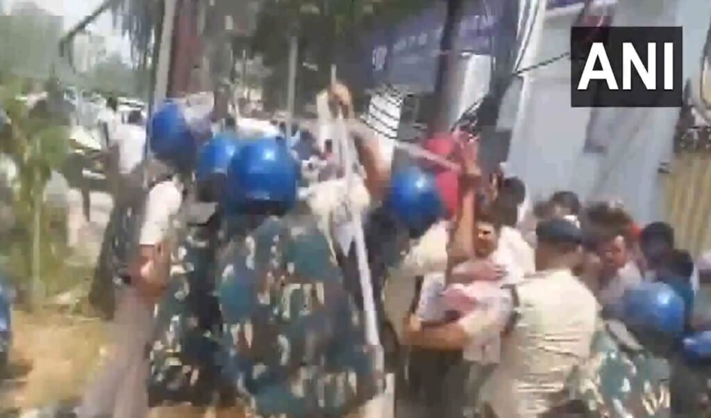 Patna में BPSC TRE 4.0 भर्ती के लिए बवाल, सड़क पर उतरे अभ्यर्थियों पर Police का लाठीचार्ज
