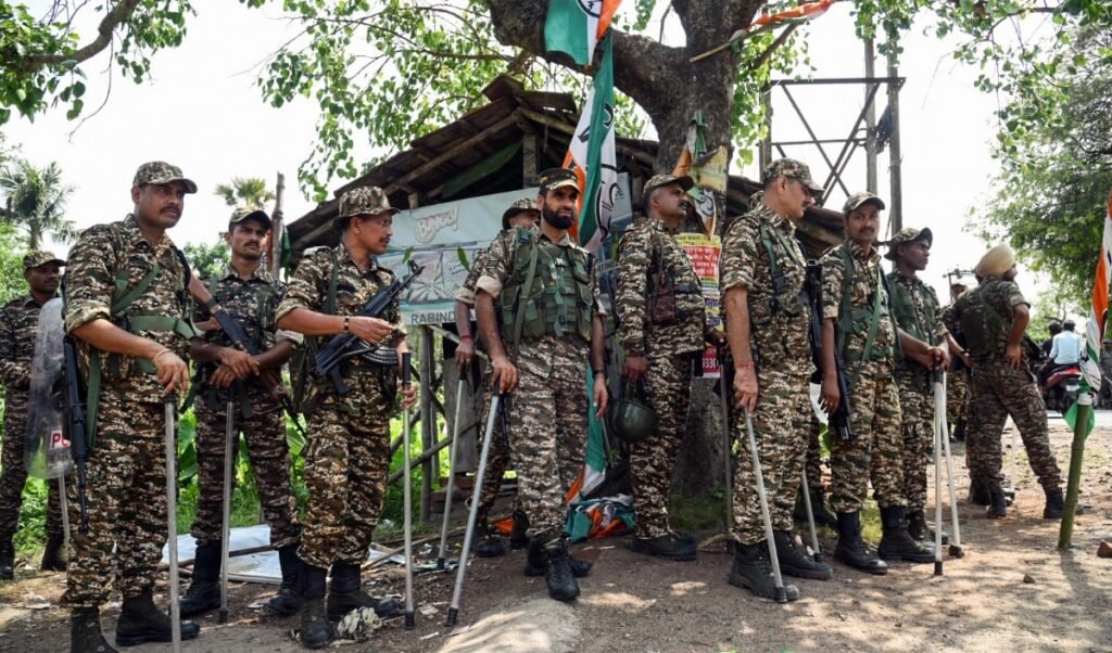 Post-Poll हिंसा का डर! West Bengal में 20 June तक मुस्तैद रहेंगी CAPF की 500 कंपनियां Post-Poll हिंसा का डर! West Bengal में 20 June तक मुस्तैद रहेंगी CAPF की 500 कंपनियां