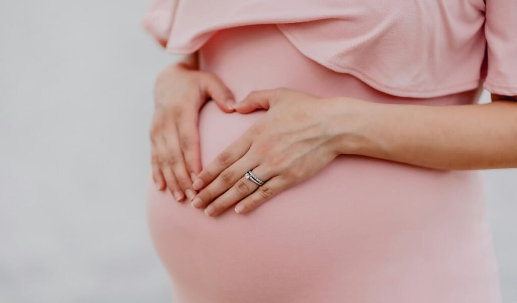 Pregnancy में UTI के ये लक्षण हैं खतरे की घंटी, Doctor से जानें इसका Safe Treatment