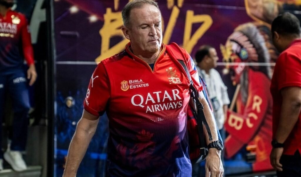 RCB कोच Andy Flower पर जुर्माना, Thrilling जीत के बाद MI प्लेऑफ की दौड़ से बाहर RCB कोच Andy Flower पर जुर्माना, Thrilling जीत के बाद MI प्लेऑफ की दौड़ से बाहर