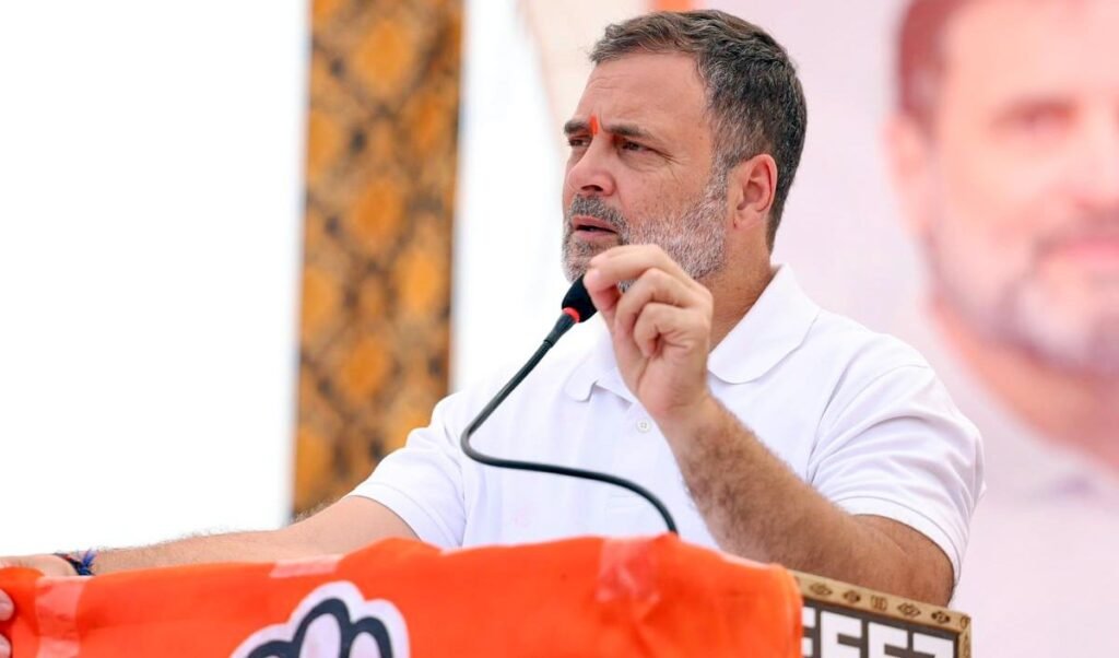 Rahul Gandhi का PM Modi पर तीखा तंज: विश्वगुरु हैं, लेकिन एक भी परीक्षा ठीक से नहीं करा सकते! Rahul Gandhi का PM Modi पर तीखा तंज: विश्वगुरु हैं, लेकिन एक भी परीक्षा ठीक से नहीं करा सकते!