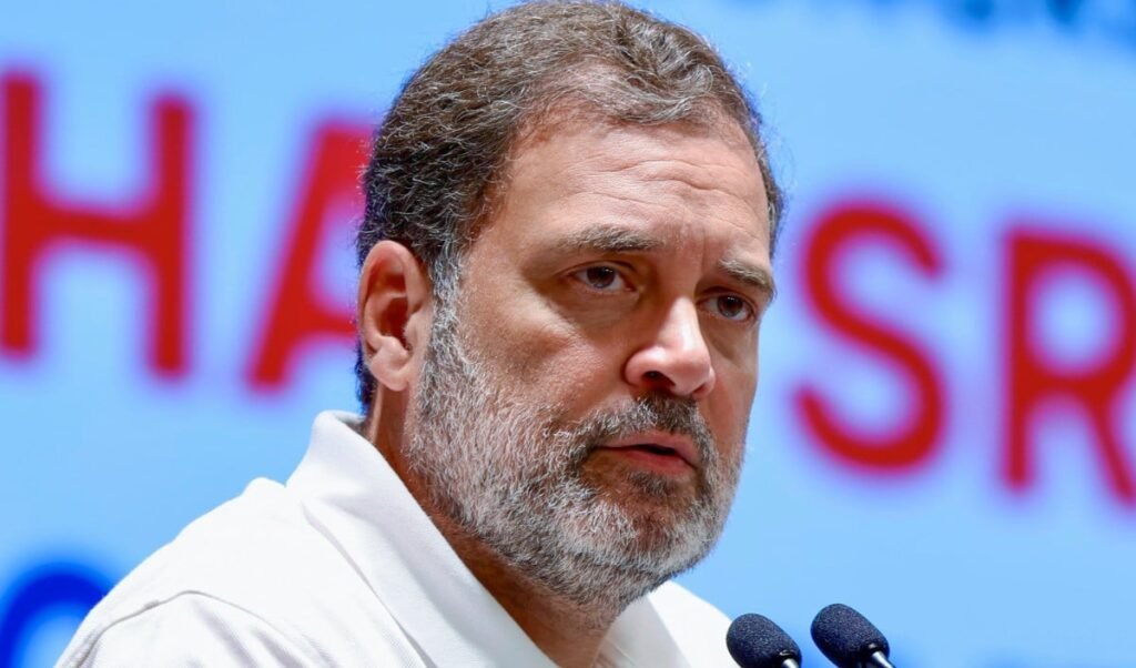 Rahul Gandhi के दौरे से पहले अमेठी में पोस्टर वार! कांग्रेस सांसद किशोरी लाल शर्मा पर निशाना, स्मृति ईरानी के कार्यकाल से हुई तुलना