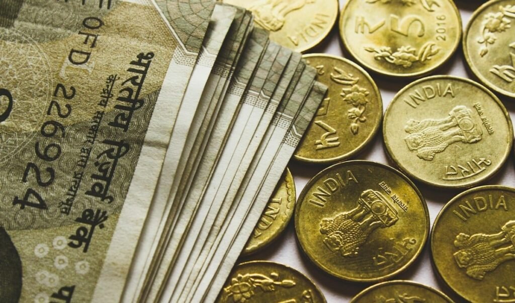 Rupee vs Dollar | अमेरिकी डॉलर के मुकाबले रुपया 5 पैसे मजबूत, अमेरिका-ईरान संघर्षविराम समझौते से मिला घरेलू मुद्रा को दम