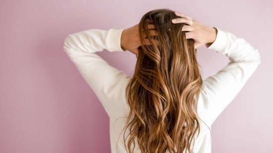 Scalp feeling itchy and greasy in summer? Dermatologist shares 6 tips on how to prevent Scalp feeling itchy and greasy in summer? Dermatologist shares 6 tips on how to prevent