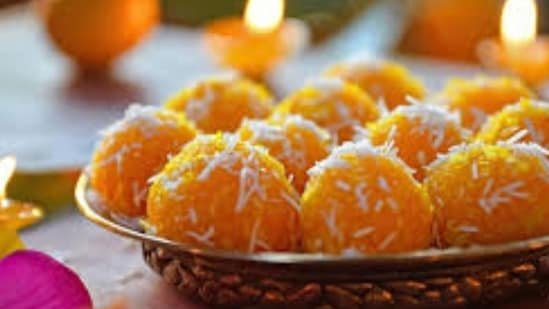 Simple Recipe To Make No-Cook Mango Coconut Laddoo For A Healthy And Weight Loss Friendly Summer Snack Simple Recipe To Make No-Cook Mango Coconut Laddoo For A Healthy And Weight Loss Friendly Summer Snack