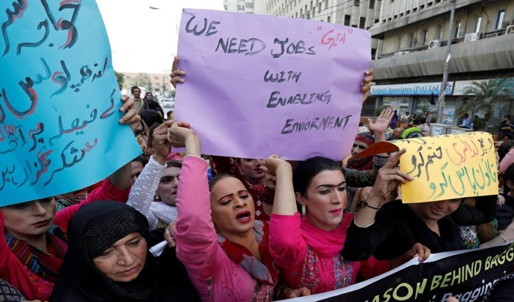 Sindh में Transgender कोटा पर 'अपमानजनक' शर्त, पहचान साबित करने के लिए Medical Test क्यों? Sindh में Transgender कोटा पर 'अपमानजनक' शर्त, पहचान साबित करने के लिए Medical Test क्यों?