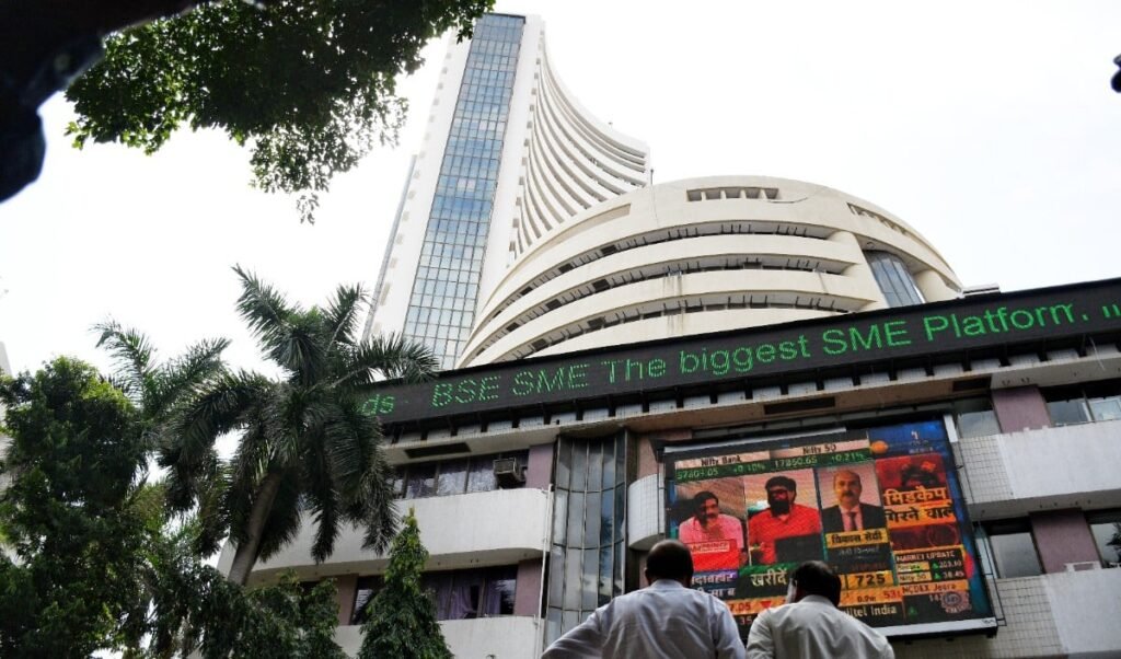 Stock Market Crash: घरेलू शेयर बाजारों में शुरुआती कारोबार में गिरावट, Sensex 833.20 अंक टूटा