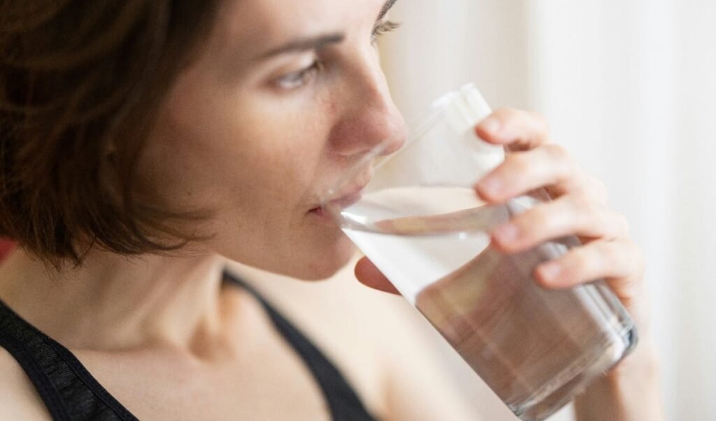 Summer Health: ठंडा या नॉर्मल पानी, क्या है सही? Doctor ने बताई Body की असल जरूरत