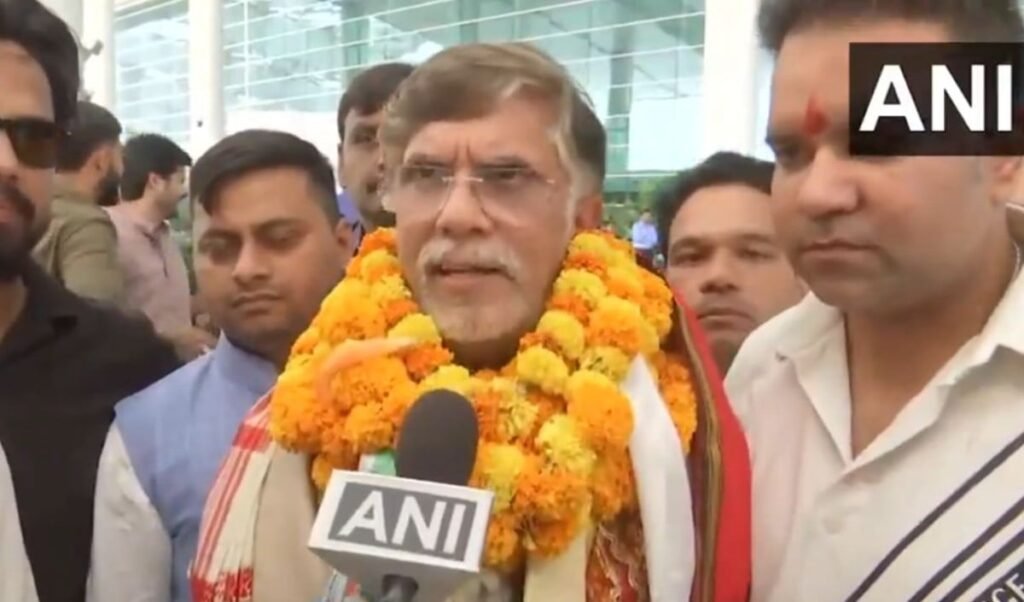 Supreme Court से राहत के बाद Pawan Khera का Delhi में भव्य स्वागत, बोले- संविधान जीता, दमनकारी मशीनरी हारी