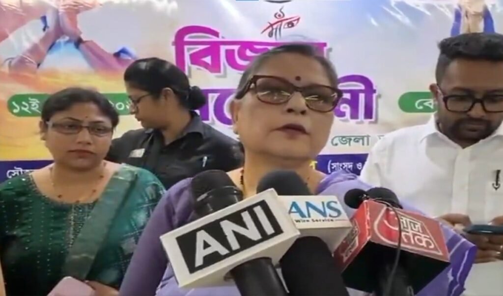TMC में पद जाने के बाद Kakoli Ghosh को मिली Y-Security, क्या हैं सियासी मायने? TMC में पद जाने के बाद Kakoli Ghosh को मिली Y-Security, क्या हैं सियासी मायने?