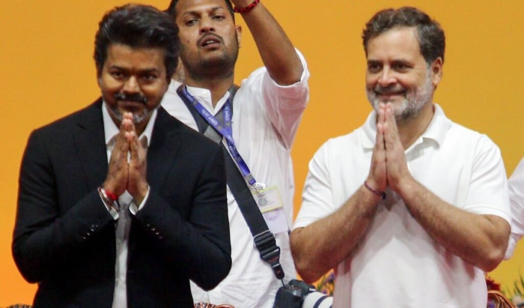 Tamil Nadu Cabinet Expansion | CM Vijay के कैबिनेट का विस्तार, 23 नए मंत्रियों ने ली शपथ, 1967 के बाद पहली बार सरकार में शामिल हुई कांग्रेस Tamil Nadu Cabinet Expansion | CM Vijay के कैबिनेट का विस्तार, 23 नए मंत्रियों ने ली शपथ, 1967 के बाद पहली बार सरकार में शामिल हुई कांग्रेस