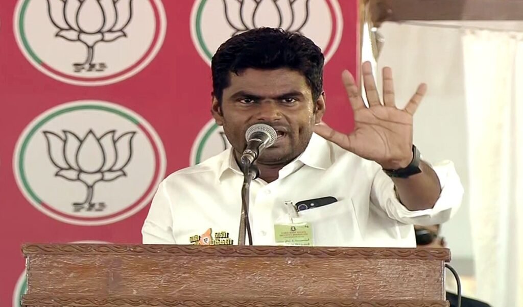 Tamil Nadu Double Murder पर Annamalai का वार, बोले- Vijay सरकार जश्न में डूबी! Tamil Nadu Double Murder पर Annamalai का वार, बोले- Vijay सरकार जश्न में डूबी!