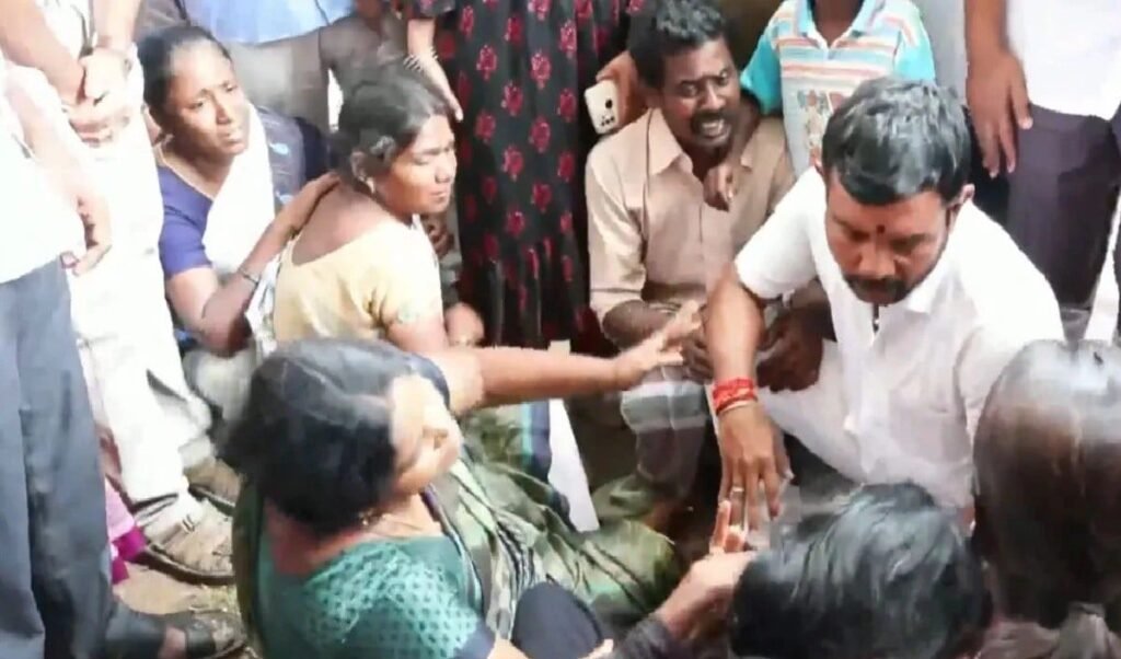 Tamil Nadu में 10 साल की बच्ची से हैवानियत, Murder Case पर सड़क से सदन तक आक्रोश। Tamil Nadu में 10 साल की बच्ची से हैवानियत, Murder Case पर सड़क से सदन तक आक्रोश।