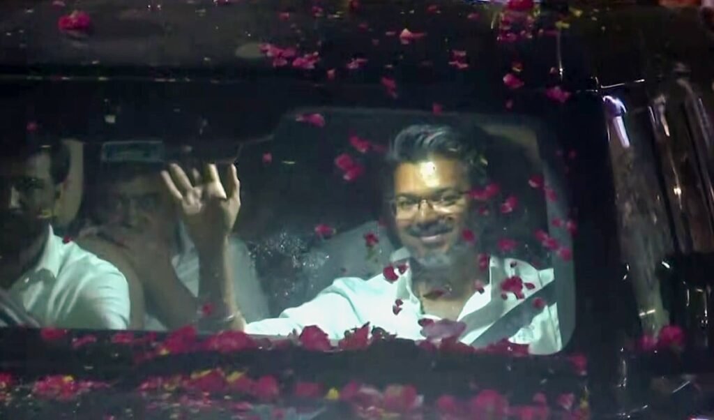 Tamil Nadu में ‘केजरीवाल मोमेंट’! TVK की प्रचंड जीत ने ढहाए द्रविड़ राजनीति के किले, क्या विजय बनेंगे दक्षिण के ‘आप’?