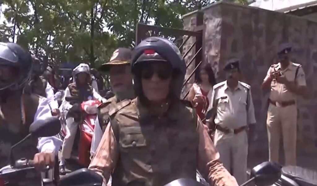 Twisha Sharma Case: भोपाल की सड़कों पर उतरे पूर्व सैनिक, Major General के नेतृत्व में Justice की मांग।