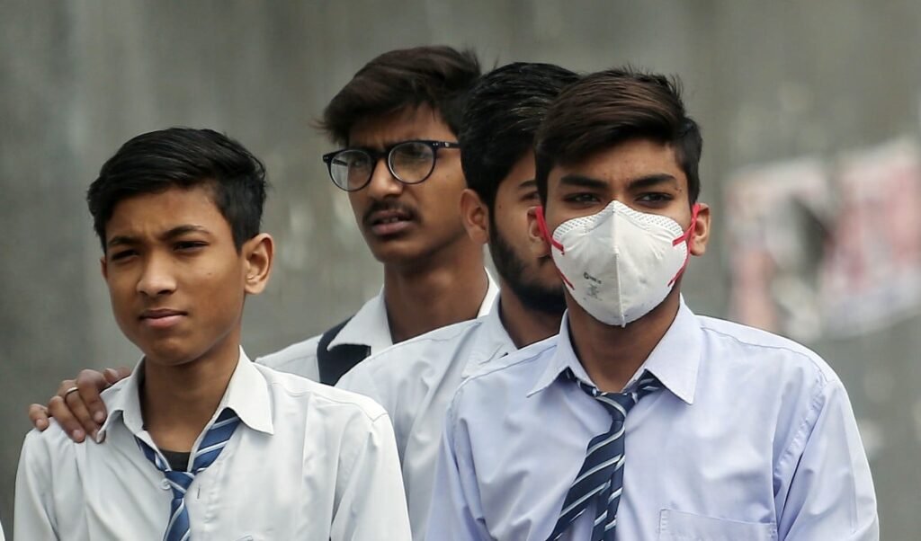 UP के School में Shocking खुलासा: हिंदू बच्चों को पहनाई टोपी, सिखाया ‘सजदा’, 3 टीचर सस्पेंड